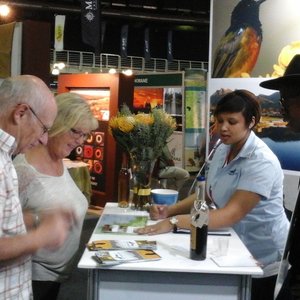 Interaction on the Cape Whale Coast stand with Adinda  en Whalecrier (right)